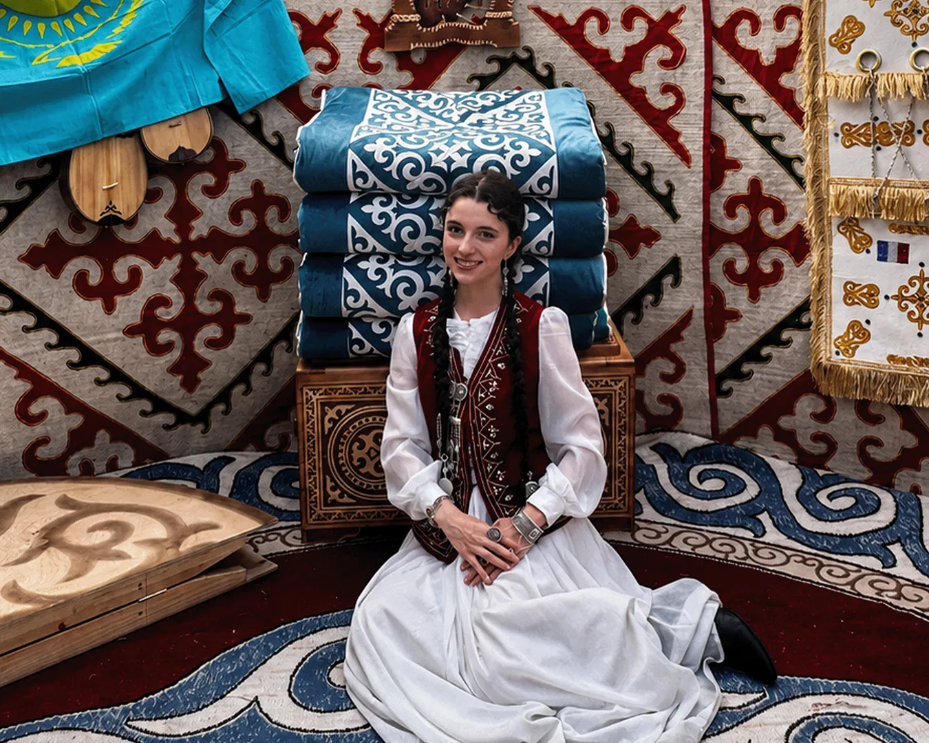 Французская девушка Элиз Пакето рассказала, почему начала учить казахский язык и вести контент на казахском в TikTok.