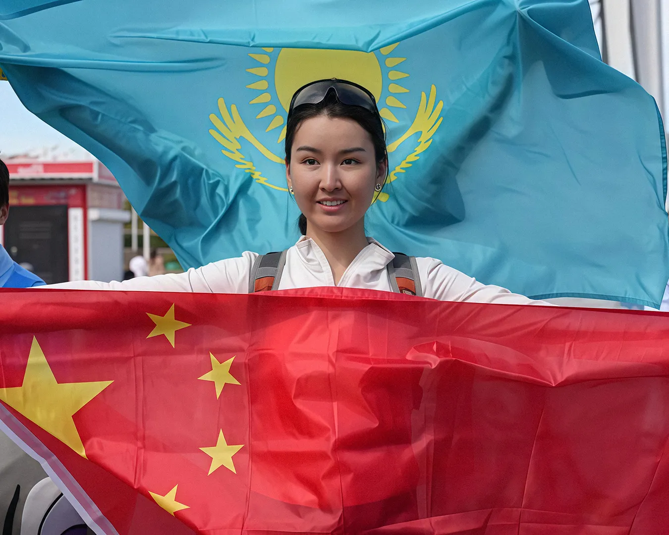 Қытайдан Қазақстанға велосипедпен 26 күнде келген қазақ қызы Бүрлен
